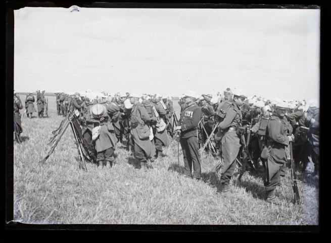 72e ligne - plaine près Guignemicourt - marche - septembre 1902 - le départ
