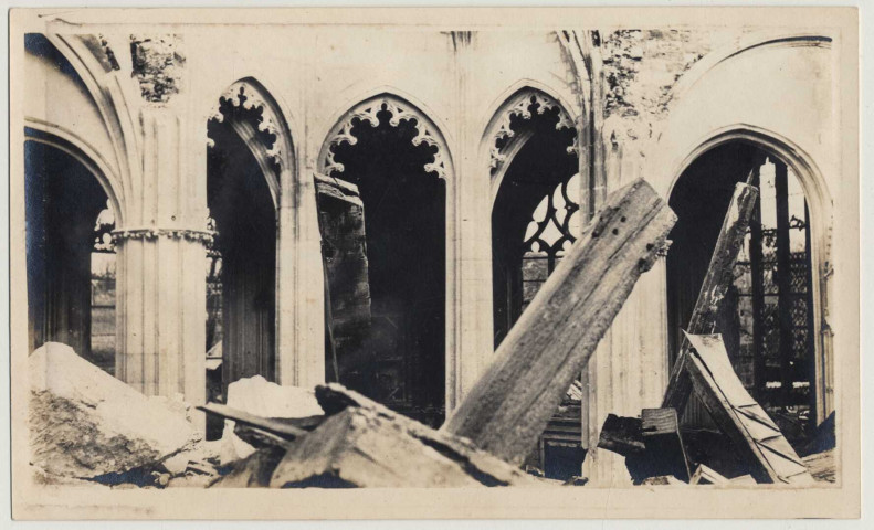 Eglise de Roye détruite par les bombardements