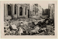 Amiens. La rue Lavallard (?) après les bombardements de 1940