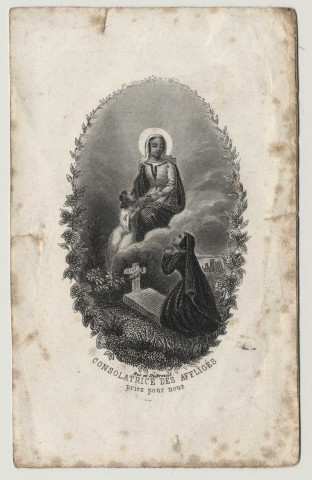 Consolatrice des affligés, priez pour nous. Femme priant devant la vierge dans un cimetière