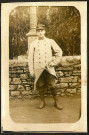Portrait en pied de Georges Crampon en uniforme du 148e Régiment d'Infanterie