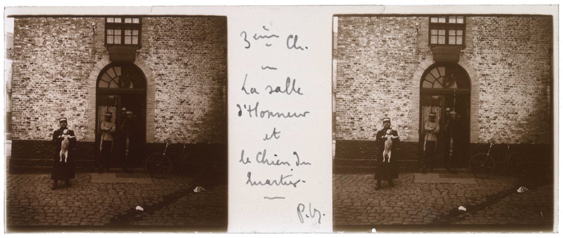 Abbeville. 3e chasseurs. La salle d'Honneur et le chien du quartier