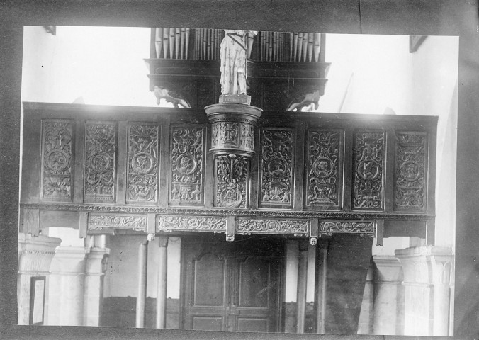 Eglise, Boiseries en bas de l'orgue