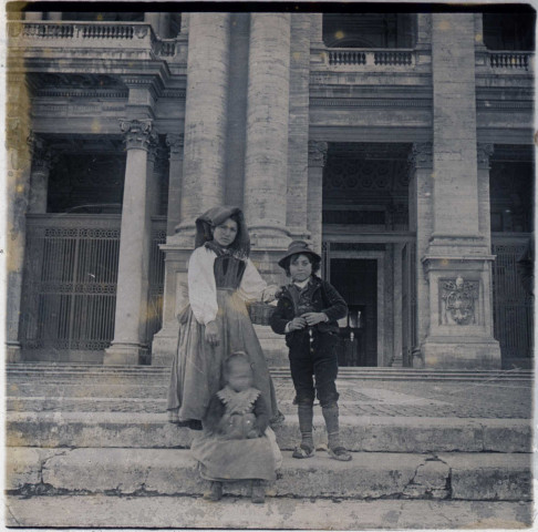 Rome - Groupe sur les marches de Saint-Jean de Latran