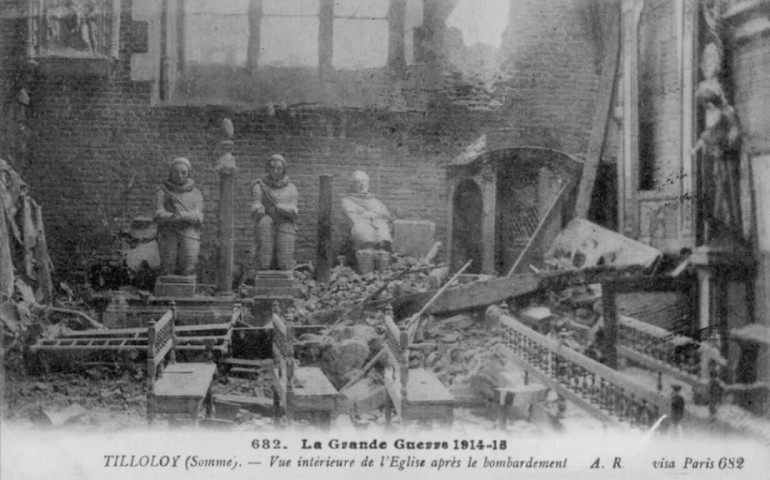 Vue intérieure de l'église après le bombardement