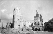 La Grande Guerre dans le Pas-de-Calais. Ruines de l'Hôtel de ville et du beffroi d'Arras