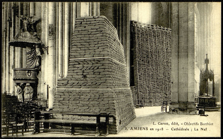 Amiens en 1918. Cathédrale : la nef