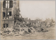 27 MARS 1917. CHAUNY (AISNE). PLACE DE L'HOTEL DE VILLE