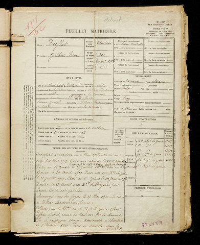 Duflot, Gilbert Ernest, né le 02 mai 1898 à Villers-Bretonneux (Somme), classe 1918, matricule n° 212, Bureau de recrutement d'Amiens