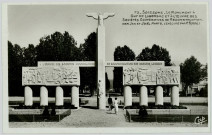SOISSONS. LE MONUMENT A GUY DE LUBERSAC ET A L'OEUVRE DES SOCIETES COOPERATIVES DE RECONSTRUCTION PAR JAN ET JOEL MARTEL (EXECUTE PAR P.FERRE)
