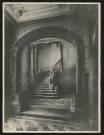 Amiens. Vue du grand escalier depuis le vestibule de l'Hôtel particulier Bouctôt-Vagniez