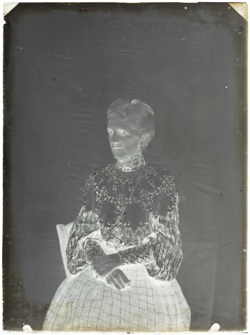 Martinsart (Somme). Portrait en buste d'une femme