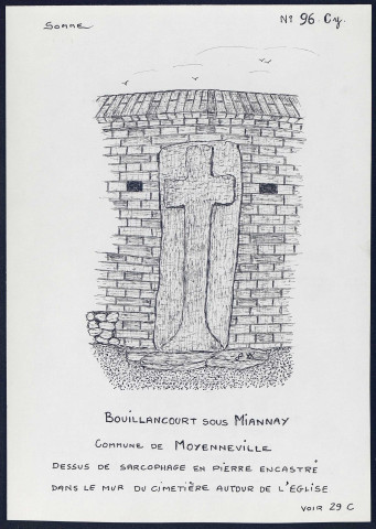 Bouillancourt-sous-Miannay (commune de Moyenneville) : dessus de sarcophage en pierre encastré dans le mur du cimetière - (Reproduction interdite sans autorisation - © Claude Piette)