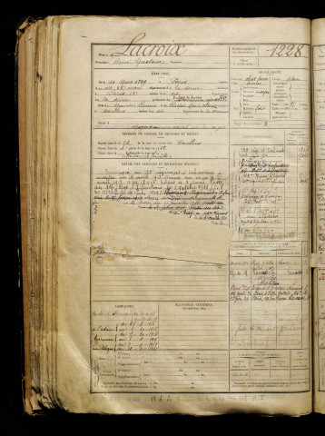Lacroix, René Gustave, né le 10 mars 1899 à Paris 15e Arrondissement (Paris), classe 1919, matricule n° 1228, Bureau de recrutement d'Abbeville