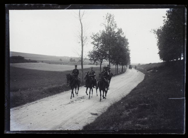 Manoeuvres de santé - août 1905 - route Saint-Fuscien à Cagny - 3eme jour