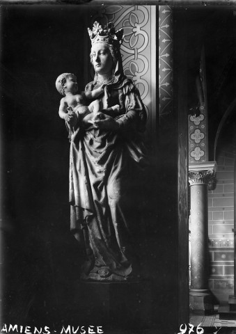 Musée de Picardie, sculpture représentant Notre Dame de ...