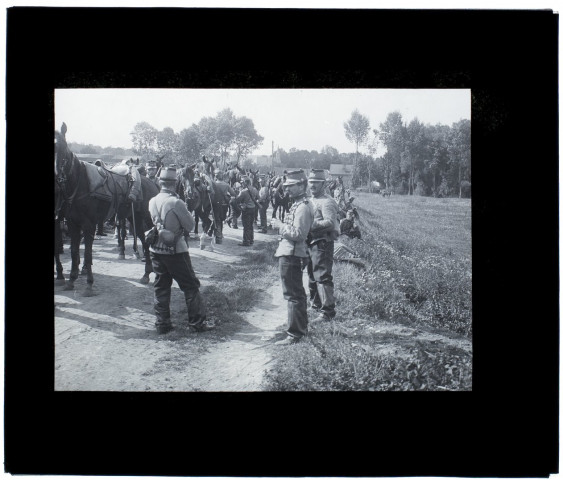 Chasseurs à cheval route de Cagny - 1903
