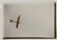 Photographie montrant la silhouette d'un avion ZODIAC 2S en vol