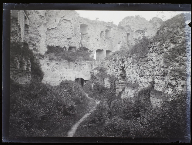 Coucy-le-Château ruines - juillet 1901