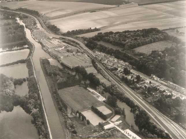 Aillye-sur-Somme. Vue aérienne des usines Carmichaël