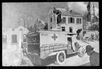 Ambulance américaine chargeant des blessés