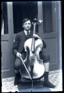 Portrait d'Henri avec son violoncelle