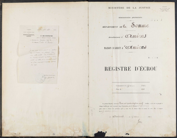 Maison d'arrêt d'Amiens. Arrêt. Registre d'écrou : numéros 1 à 897. 25 mars 1922 - 15 août 1923