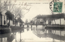 Allonville (Somme). La grande rue