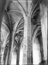 Eglise de Gisors, vue intérieure : détail des voûtes et du pilier sculpté des Tanneurs