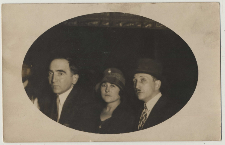 Amiens. Portrait de trois personnes, dont Lucien Pilette (à gauche) et son épouse, Antoinette Dauvin