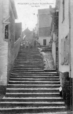 Escalier St-Jean-Baptiste 143 degrés