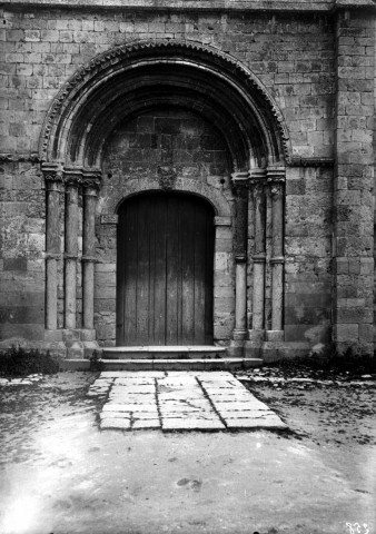 Eglise d'Hangest-en-Santerre, vue de détail : le portail