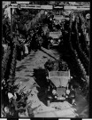 Entrée de Hitler à Eger. Hitler au cours d'une tournée triomphale dans les Sudètes suite aux accords de Munich de septembre 1938