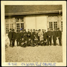 Photographie d'un groupe de soldats à Saint-Dié, sur laquelle apparaît Paul Caublot