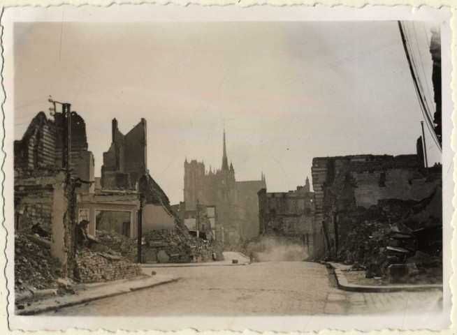 Amiens. La rue Saint-Martin après les bombardements de 1940