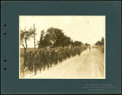 Près de Villers-Bretonneux (Somme). Colonne de 950 soldats allemands sous escorte française arrivant au camp de prisonniers