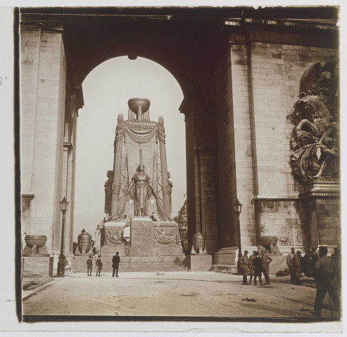 Fête de la Victoire du 14 juillet 1919. Monuments aux morts pour la patrie