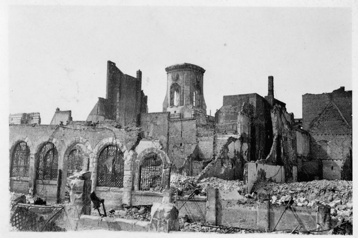 Amiens. Les ruines de la ville au lendemain de la Seconde Guerre mondiale