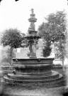 Saint-Jean-du-Doigt. La fontaine du cimetière