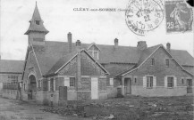 Cléry-sur-Somme (Somme). Mairie et école