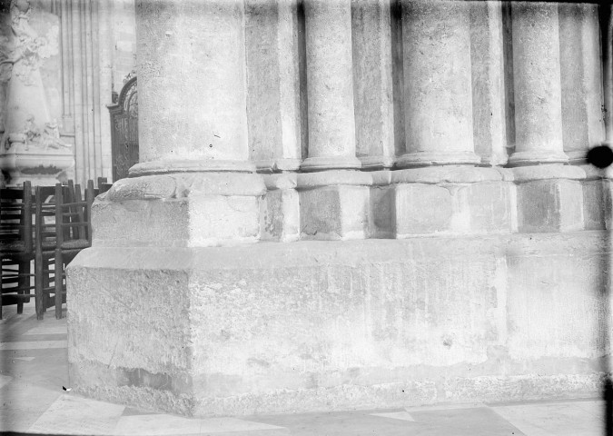 Cathédrale; base de piliers