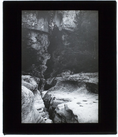 Vue prise dans les gorges du Fier - juillet 1902