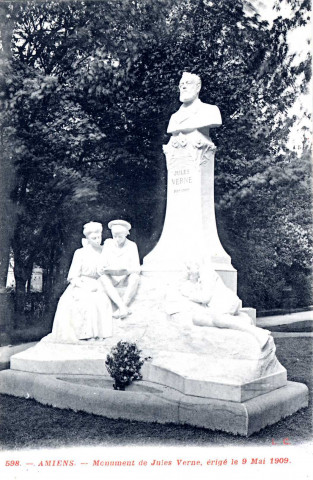 Monument de Jules Verne, érigé le 9 mai 1909
