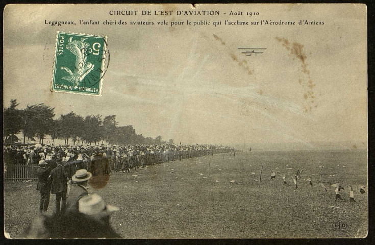 Circuit de l'Est d'Aviation. Août 1910. Legagneux l'enfant chéri des aviateurs vole pour le public qui l'acclame sur l'aérodrome d'Amiens