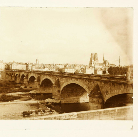 Orléans. Panorama sur la Loire