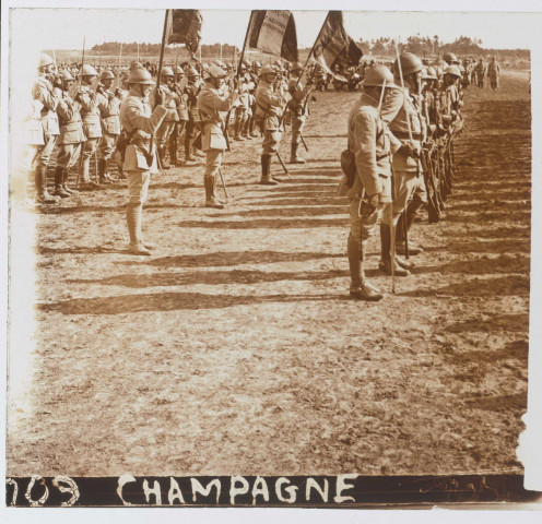109, Champagne, revue par le général Gouraud