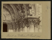 Villers-Saint-Paul. Détail des chapiteaux coiffant les colonnettes des ébrasements du portail principal, côté droit