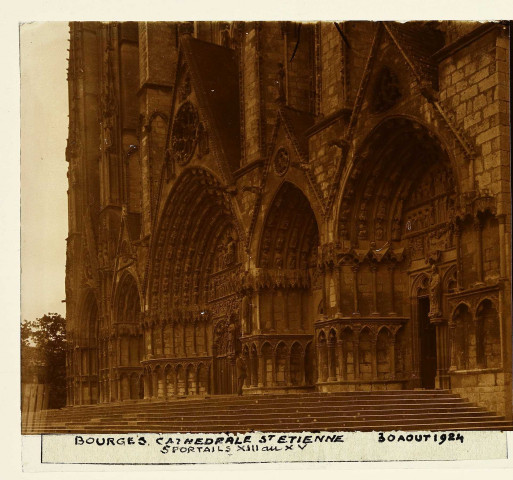 Bourges (Cher). Cathédrale Saint-Etienne, 5 portail XIIIe au XVe siècles