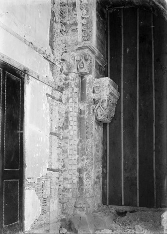 Cathédrale, vue intérieure : un pilier