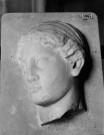 Musée de Picardie. Sculpture représentant une tête de jeune fille ( collection Lagrené)